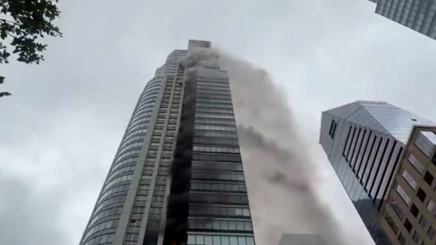 Incendio en Torre de Puerto Madero: Evacuan 100 personas y asisten a ocho