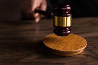 Juicio por infanticidio de adolescente conmociona en Pucón