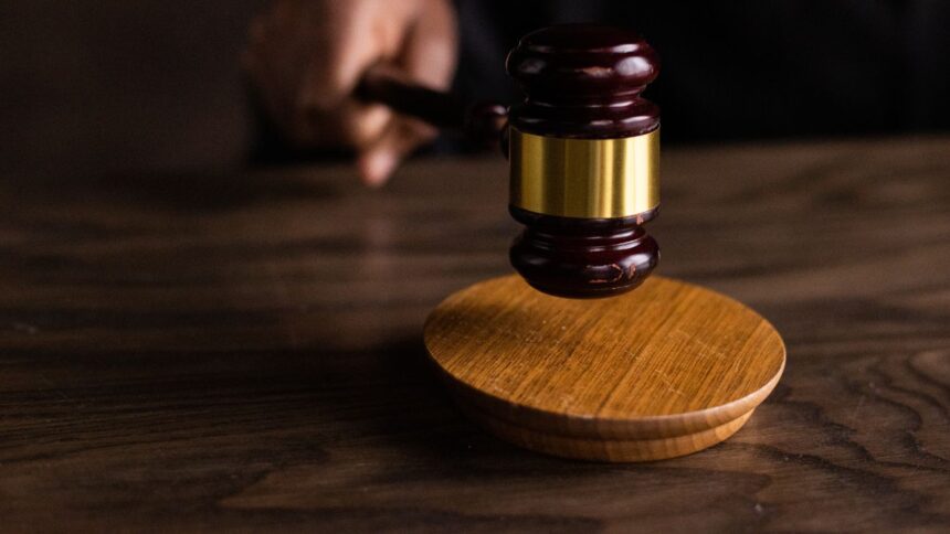 Juicio por infanticidio de adolescente conmociona en Pucón