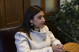 Senadora Campillai urge suspender dieta a legisladores desaforados: propone reforma constitucional.