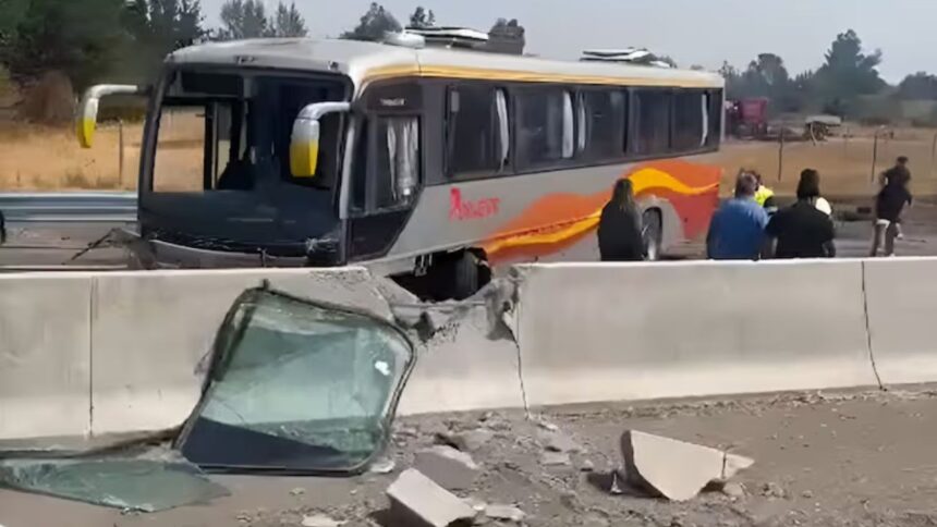 Choque fatal entre bus y vehículo deja tres fallecidos en Ruta Q-180