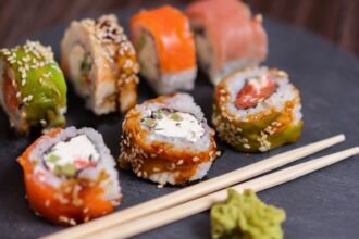 Aumenta a 54 casos de intoxicación en Sabrosushi de Lo Barnechea