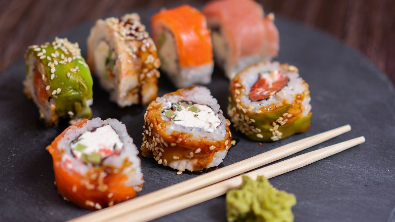 Aumenta a 54 casos de intoxicación en Sabrosushi de Lo Barnechea Aumenta a 54 casos de intoxicación en Sabrosushi de Lo Barnechea