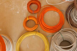 Alerta del Sernac: Cordones eléctricos DRL sin certificación en Chile