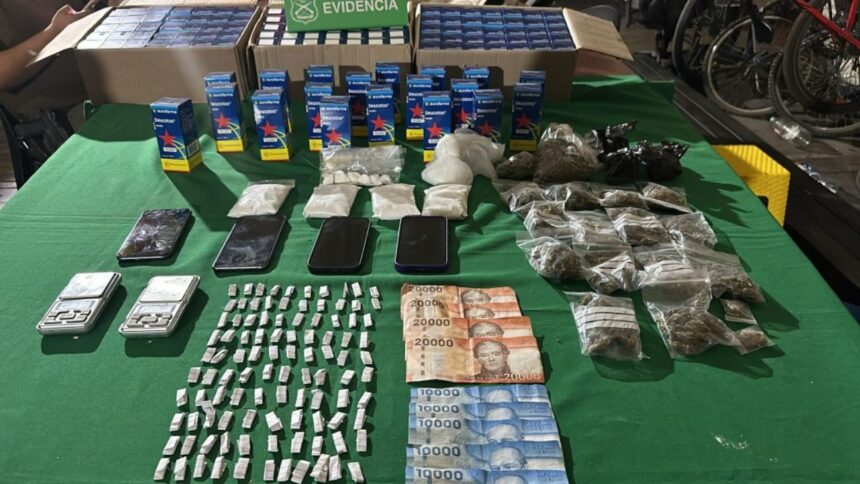 Ocho detenidos por tráfico de drogas en Santiago y San Bernardo