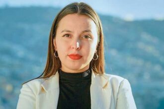 Alcaldesa de Valparaíso y su chofer heridos en accidente automovilístico