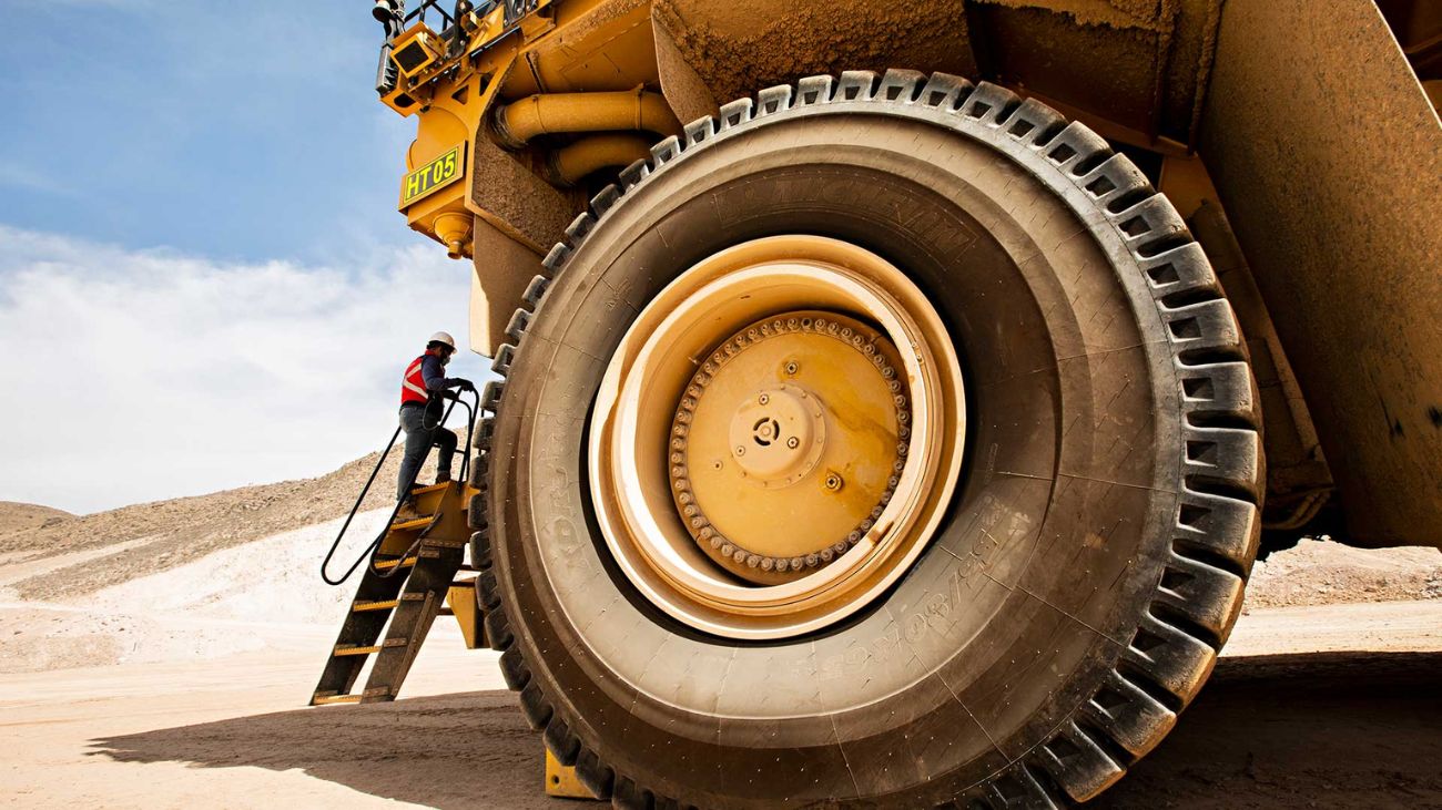 Vale y Caterpillar se asocian para desarrollar camiones de acarreo con combustible dual para reducir emisiones de CO2 Vale y Caterpillar se asocian para desarrollar camiones de acarreo con combustible dual para reducir emisiones de CO2