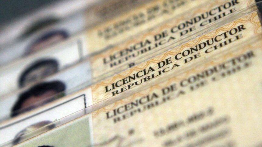 Aumenta explosivamente la demanda de renovación de licencias de conducción en Chile