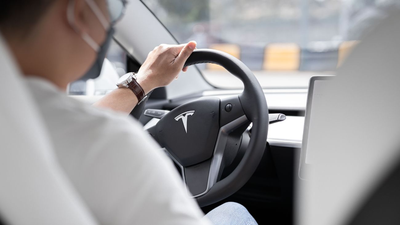 Desplome de Tesla y competencia de BYD amenazan su liderazgo global Desplome de Tesla y competencia de BYD amenazan su liderazgo global