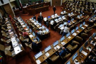 Proyectos de ley proponen suspender sueldo de parlamentarios desaforados