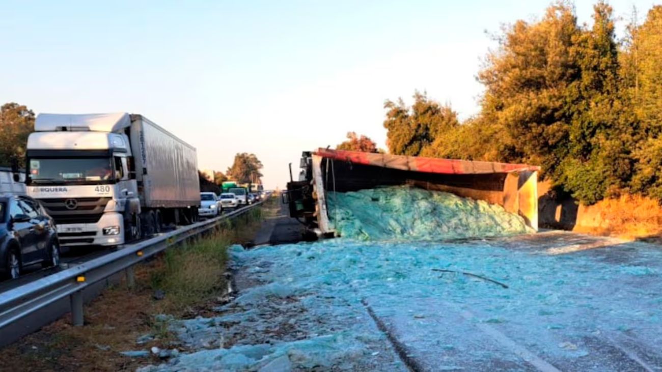 Trágico accidente en Ruta 5 Sur deja dos fallecidos en Maule Trágico accidente en Ruta 5 Sur deja dos fallecidos en Maule