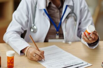 Impacto de la IA en medicina: beneficios, desafíos y precauciones