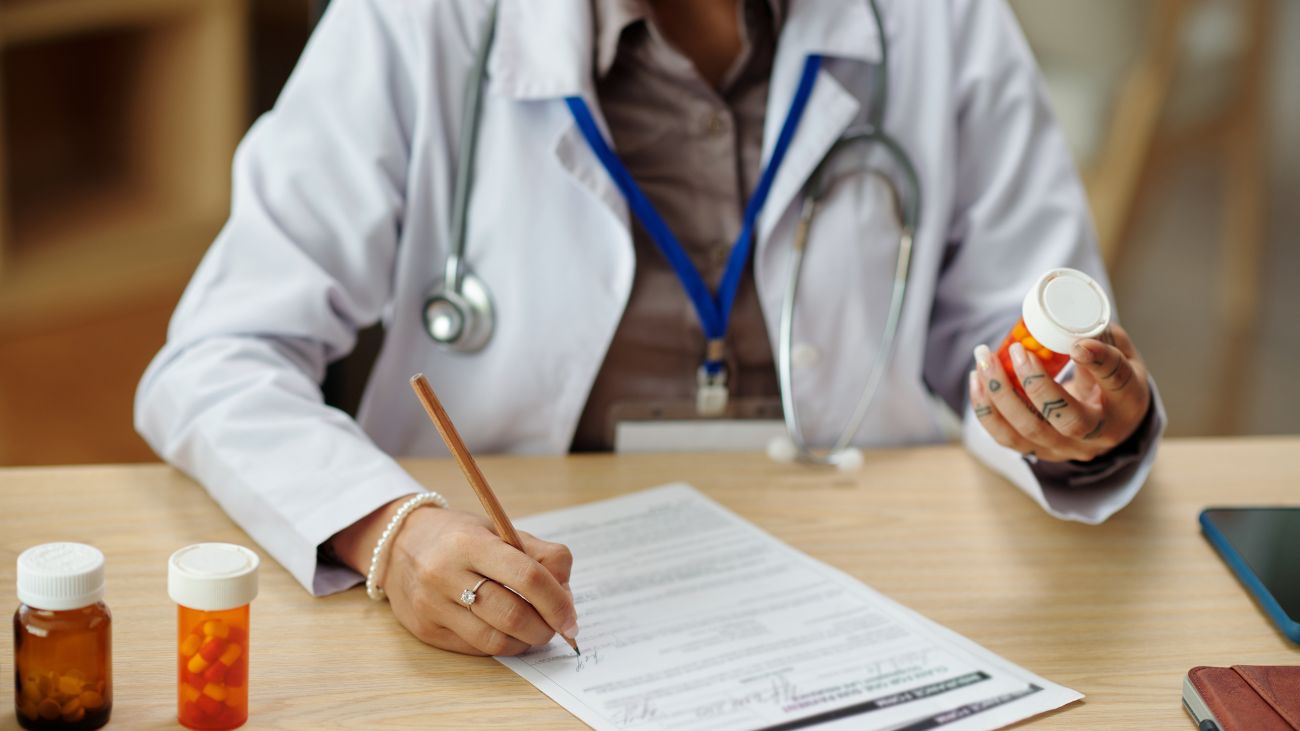 Impacto de la IA en medicina: beneficios, desafíos y precauciones Impacto de la IA en medicina: beneficios, desafíos y precauciones