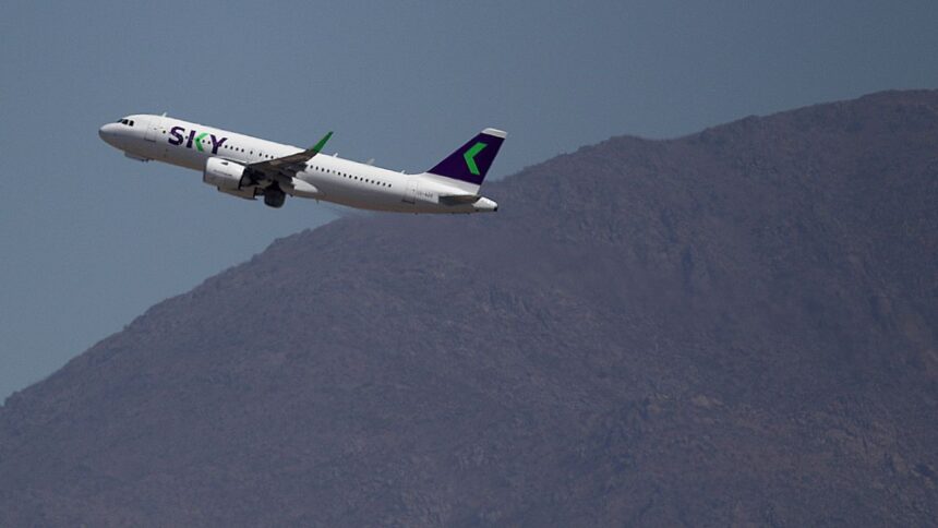 Sky Airlines bajo fuego por impedir vuelo a embarazada en Temuco