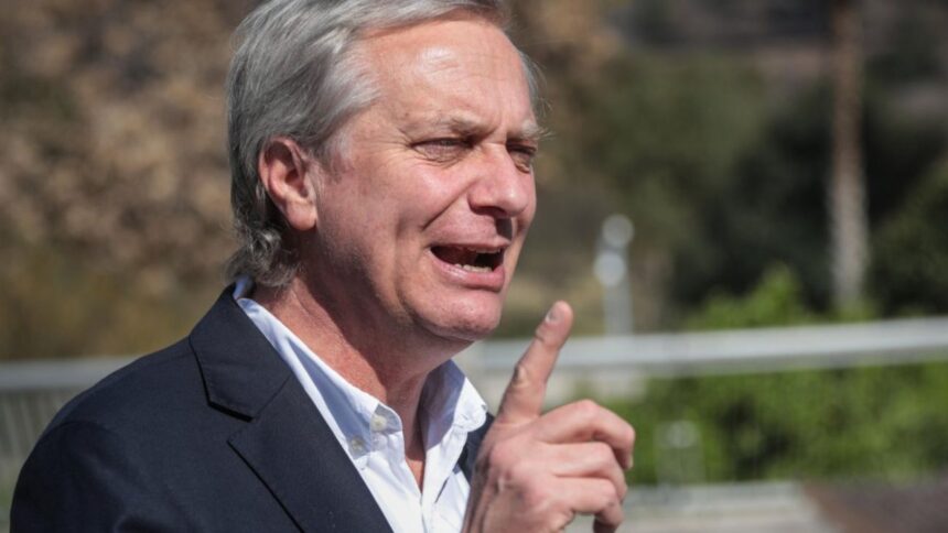 Jose Antonio Kast critica a ministro por respaldar candidatura de Bachelet