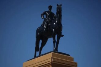 Rectificación del CMN sobre estatua de Baquedano: Alcaldes valoran decisión