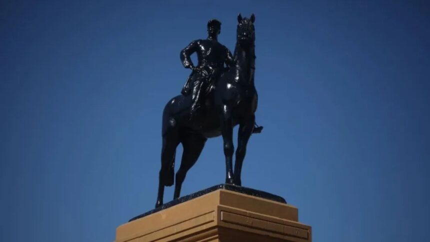 Rectificación del CMN sobre estatua de Baquedano: Alcaldes valoran decisión