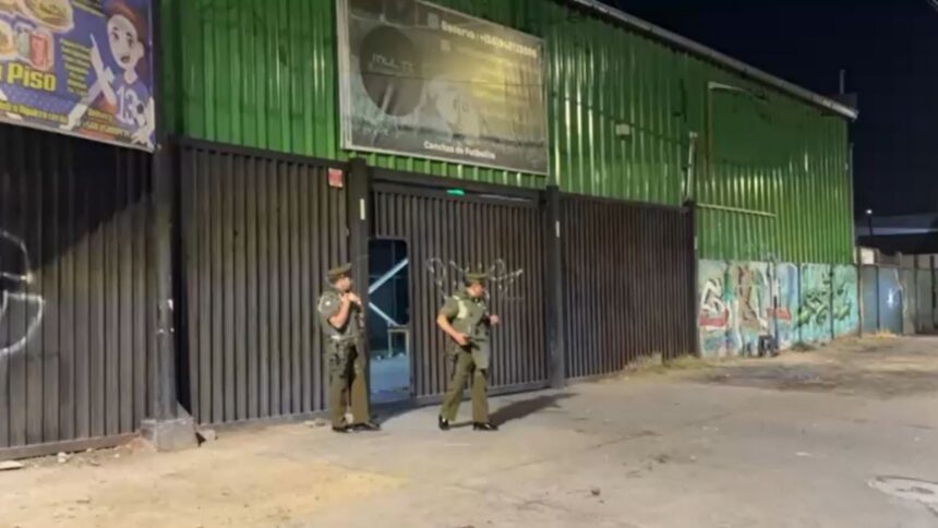 Triple homicidio frustrado a las afueras de un recinto deportivo