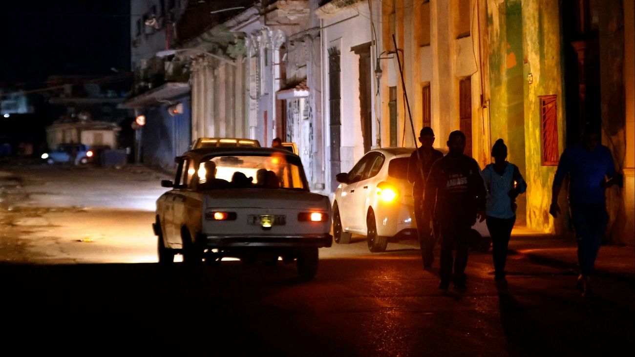 El Gobierno de Cuba suspende actividad laboral y docente por crisis energética, afectando a miles de personas. El Gobierno de Cuba suspende actividad laboral y docente por crisis energética, afectando a miles de personas.