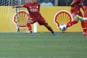 Colo Colo arrasa con Unión San Felipe: 4-0 en la Copa Chile