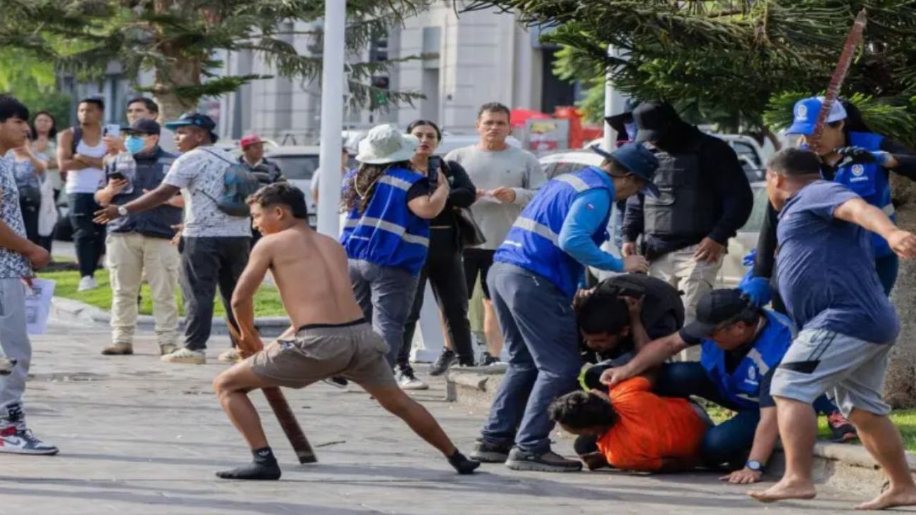Agresión en Antofagasta: detienen a tres personas por atentado contra funcionarios Agresión en Antofagasta: detienen a tres personas por atentado contra funcionarios
