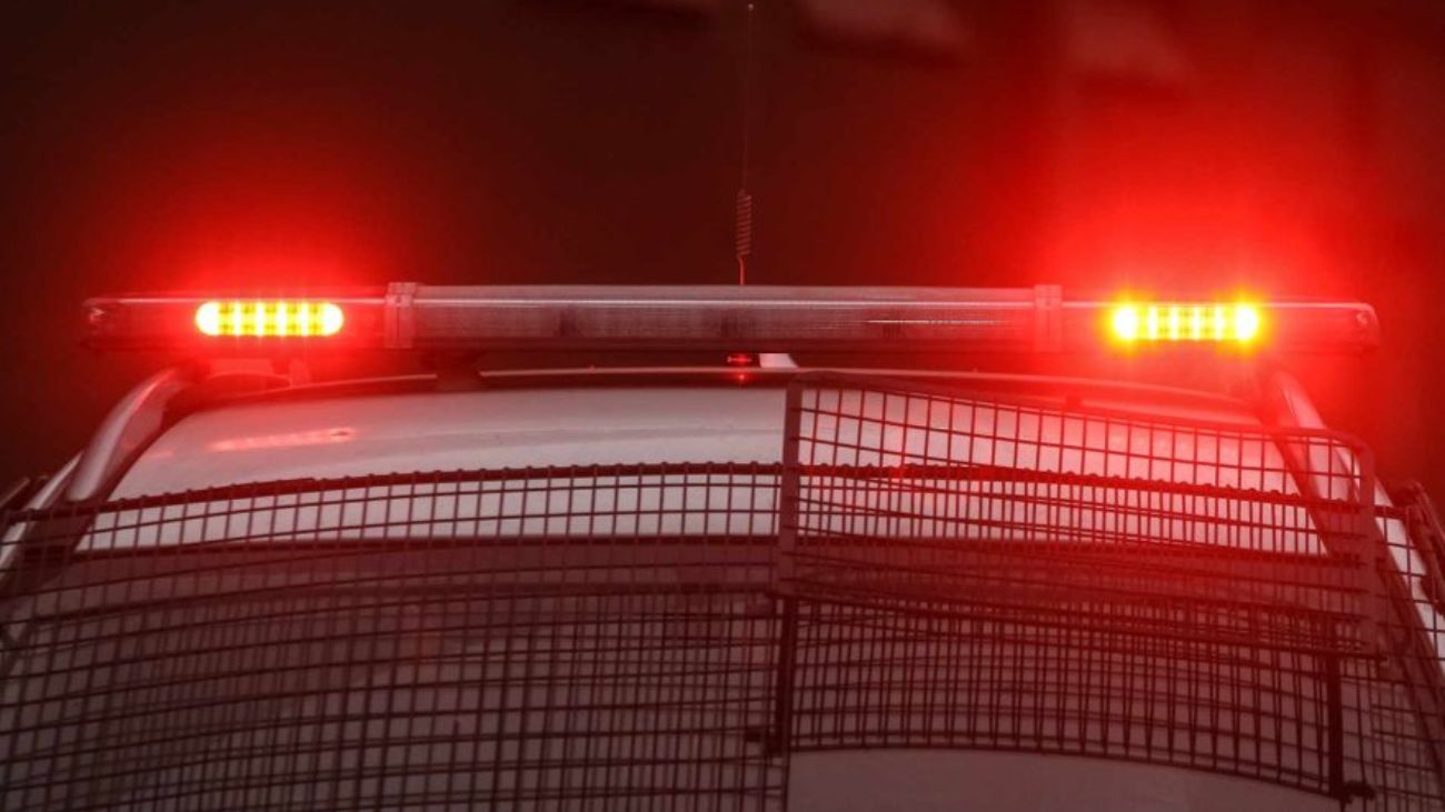 Sujeto queda atrapado en reja tras robo en botillería de Ñuñoa Sujeto queda atrapado en reja tras robo en botillería de Ñuñoa