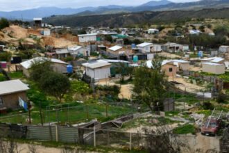 Habitantes de asentamiento en Lajarilla se resisten a desalojo en Viña del Mar