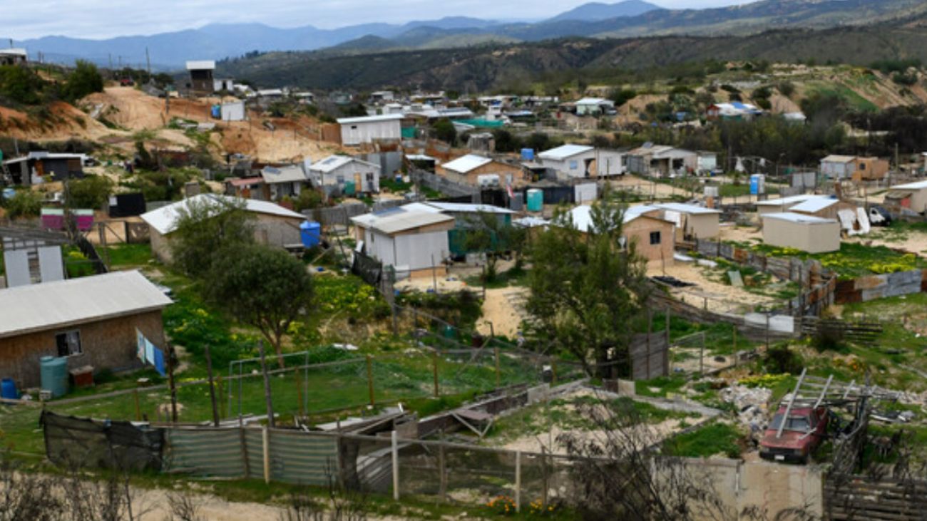Habitantes de asentamiento en Lajarilla se resisten a desalojo en Viña del Mar Habitantes de asentamiento en Lajarilla se resisten a desalojo en Viña del Mar