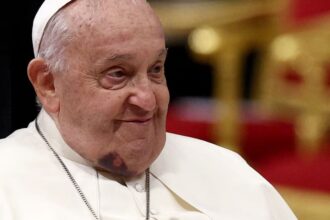 El Papa Francisco enfrenta complicaciones de salud en Roma