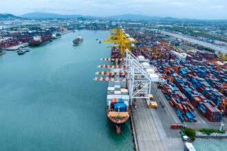 Buque con cerezas chilenas llega a China tras desperfecto en motor