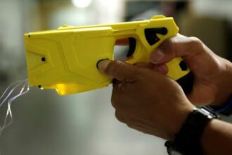 Implementación de pistolas taser en Carabineros para casos de VIF