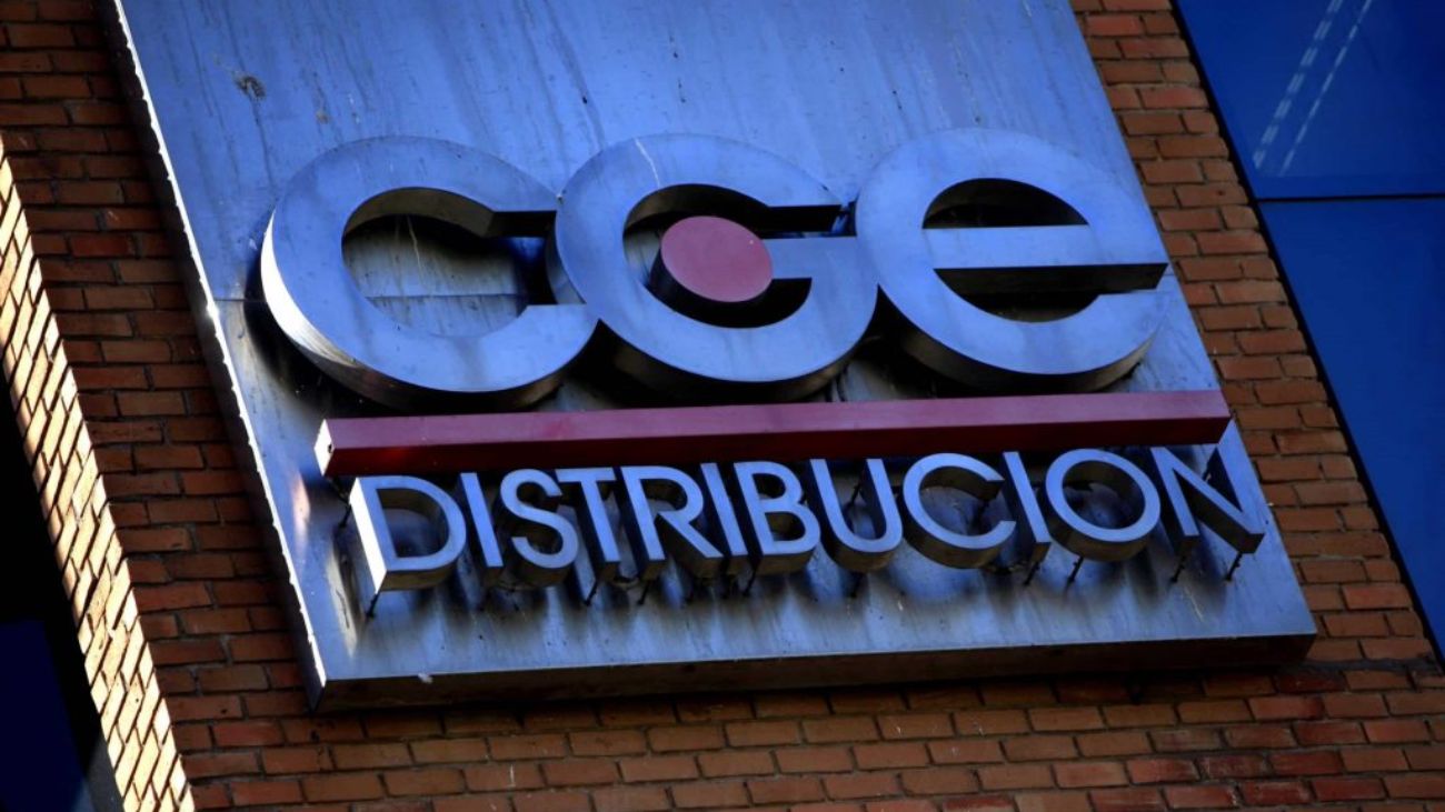 Demandan a CGE por interrupciones eléctricas masivas en Chile: detalles y consecuencias