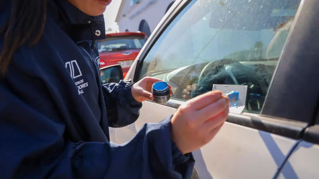 Chile implementa grabado de patentes en vehículos para prevenir robos Chile implementa grabado de patentes en vehículos para prevenir robos