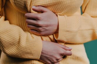 Brote de intoxicación alimentaria en Talca: 11 adultos mayores afectados