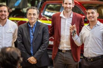 Grandleasing entrega 10 camionetas eléctricas 4×4 a Enaex para la minería sostenible