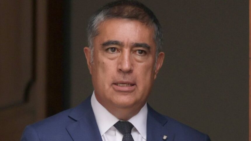 Desbordes critica piloto pistolas taser: ¿Influencia política en decisión?