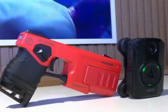 Autorizan uso de pistolas Taser en Chile para casos de Violencia Intrafamiliar