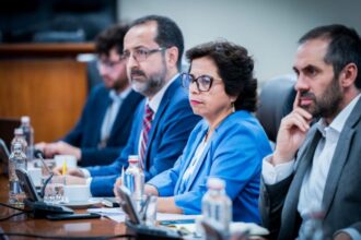 Ministra de Minería y Cochilco analizan impacto del comercio del cobre en Chile