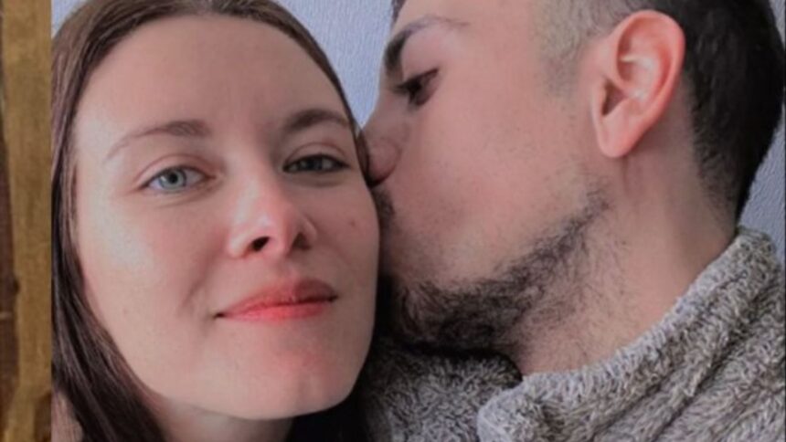 Diego Urrutia y Carla Jara desmienten compromiso y revelan campaña de telefonía