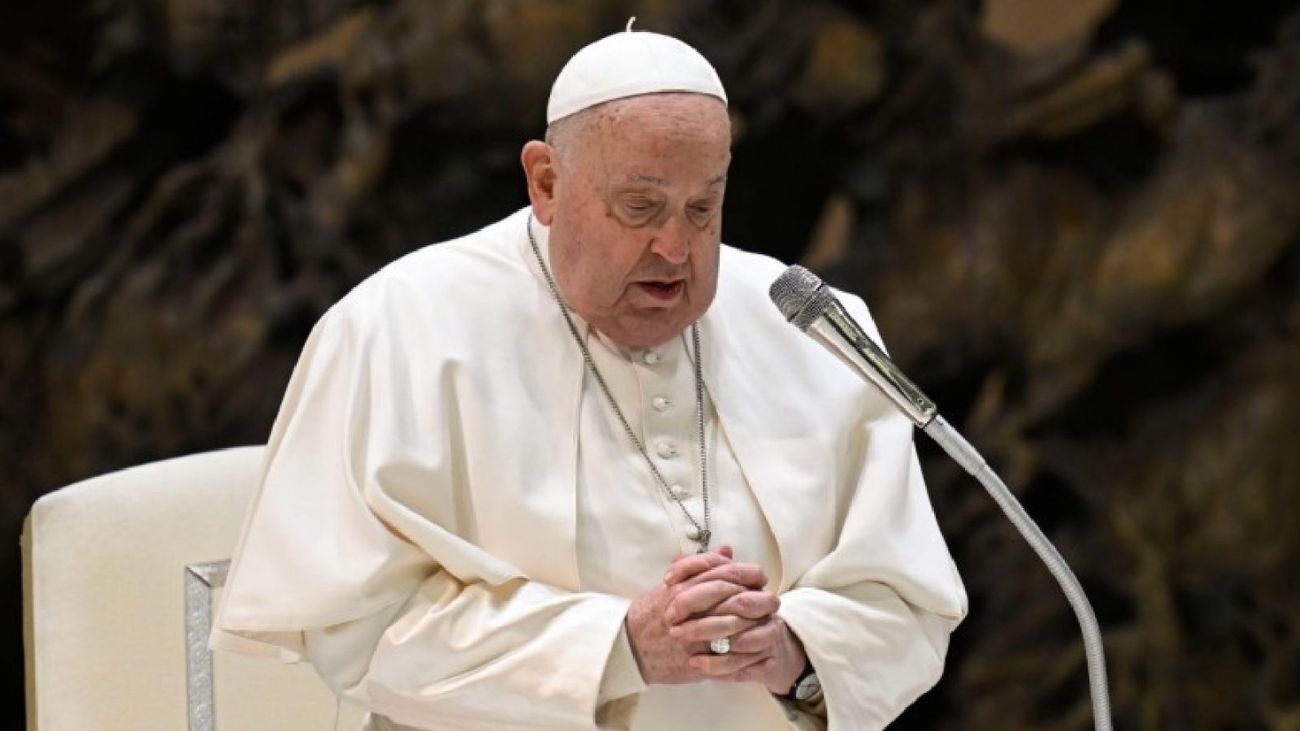 Papa Francisco mejora de neumonía: actualización, reacciones y perspectivas futuras.
