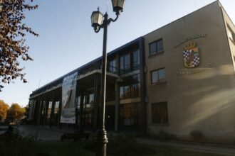 Embargo de propiedades municipales por deudas laborales en San Bernardo