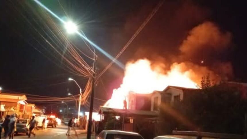 Incendio en Tomé: Adulto mayor fallece y casas consumidas