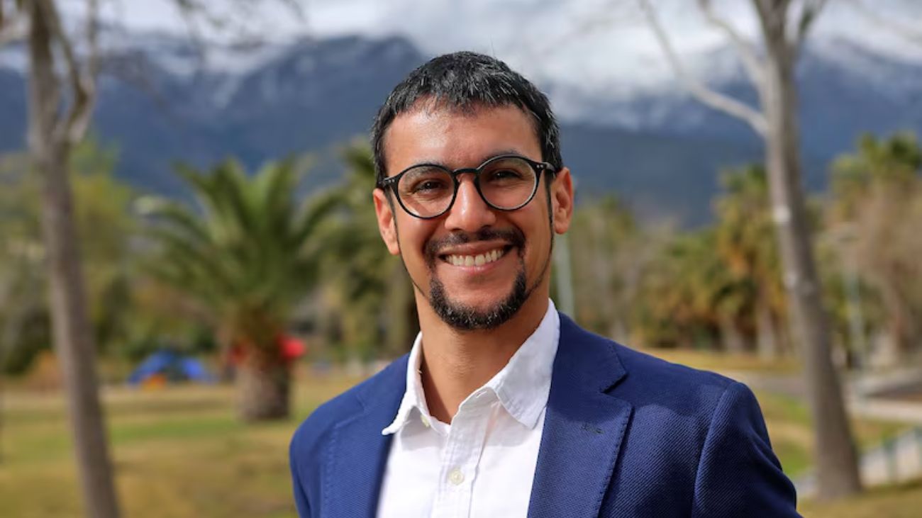 Alcalde de Peñalolén investiga déficit millonario en gestión municipal Alcalde de Peñalolén investiga déficit millonario en gestión municipal