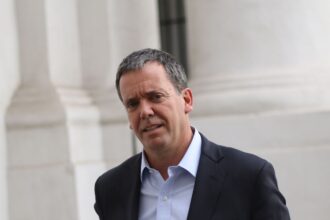 Plan piloto de pistolas taser en violencia intrafamiliar: críticas de Felipe Harboe