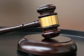 Formalizan a exjefa de Finanzas de Puente Alto por corrupción millonaria