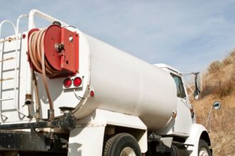 Codelco brinda apoyo durante emergencia climática en El Loa con 10,000 litros de agua