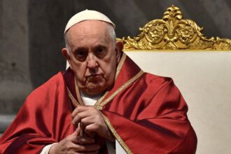 Papa Francisco muestra señales de mejoría en lucha contra neumonía