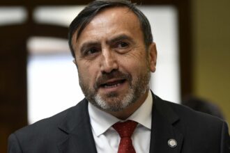 Diputado inicia huelga de hambre tras ratificarse prisión preventiva en Chile