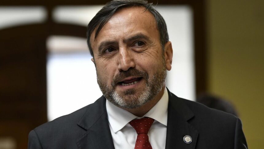 Diputado inicia huelga de hambre tras ratificarse prisión preventiva en Chile