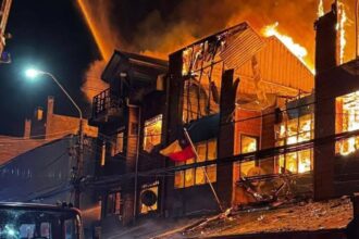 Incendio en centro comercial de Ancud: afectados y esfuerzos de control